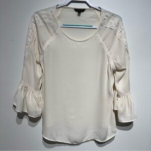 Banana Republic  Factory Cream 3/4 Sleeve Lace Detail Blouse. Size Medium